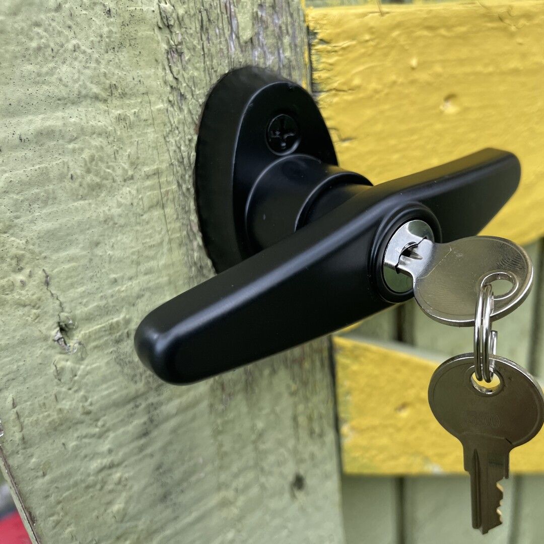 Хроники Медвежатника: открытие и замена замка для сарая (Shed lock). Город Джексонвилл, Флорида