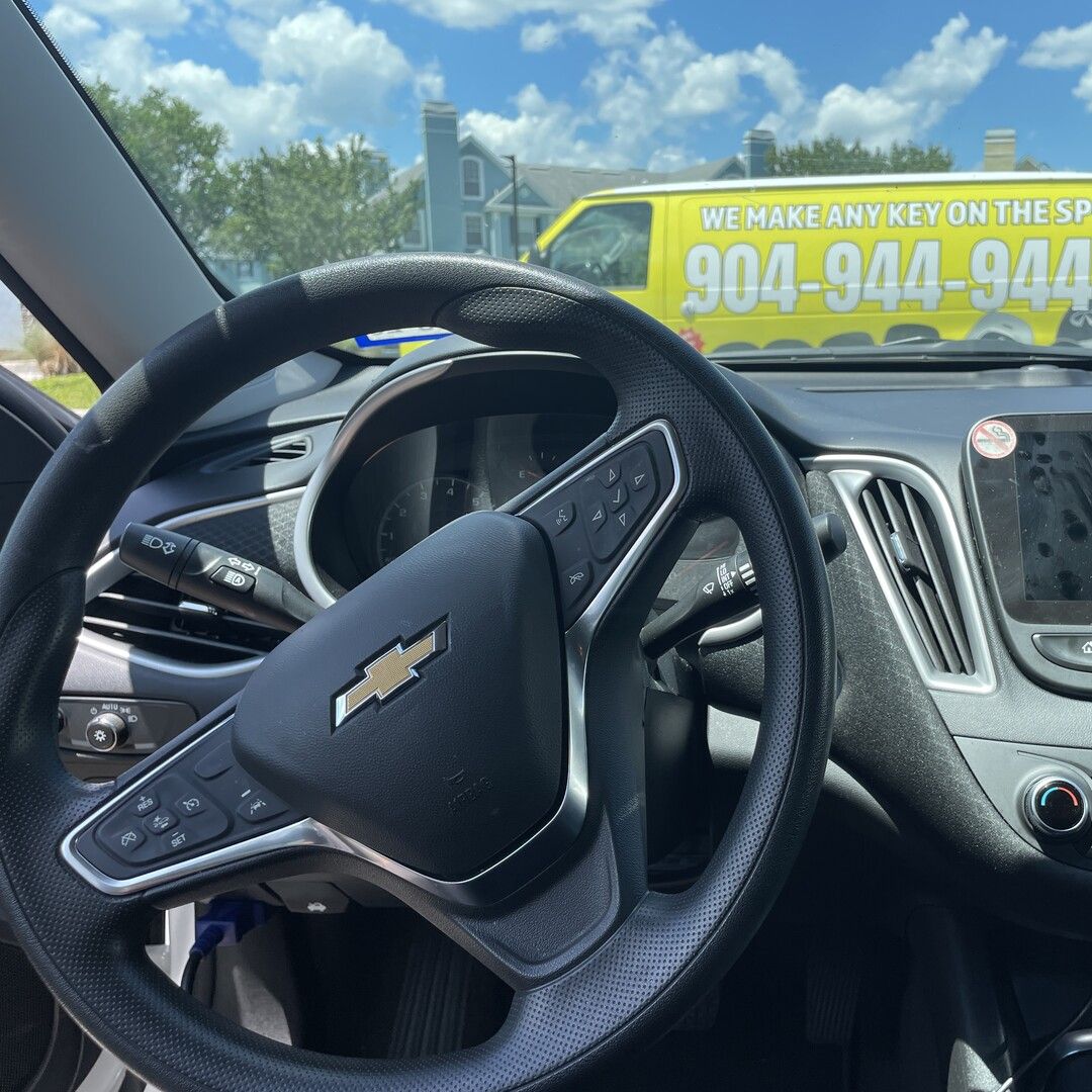 Программируем ключ на Chevrolet Malibu 2025. Jacksonville, Fl. Хроники Медвежатника poster image