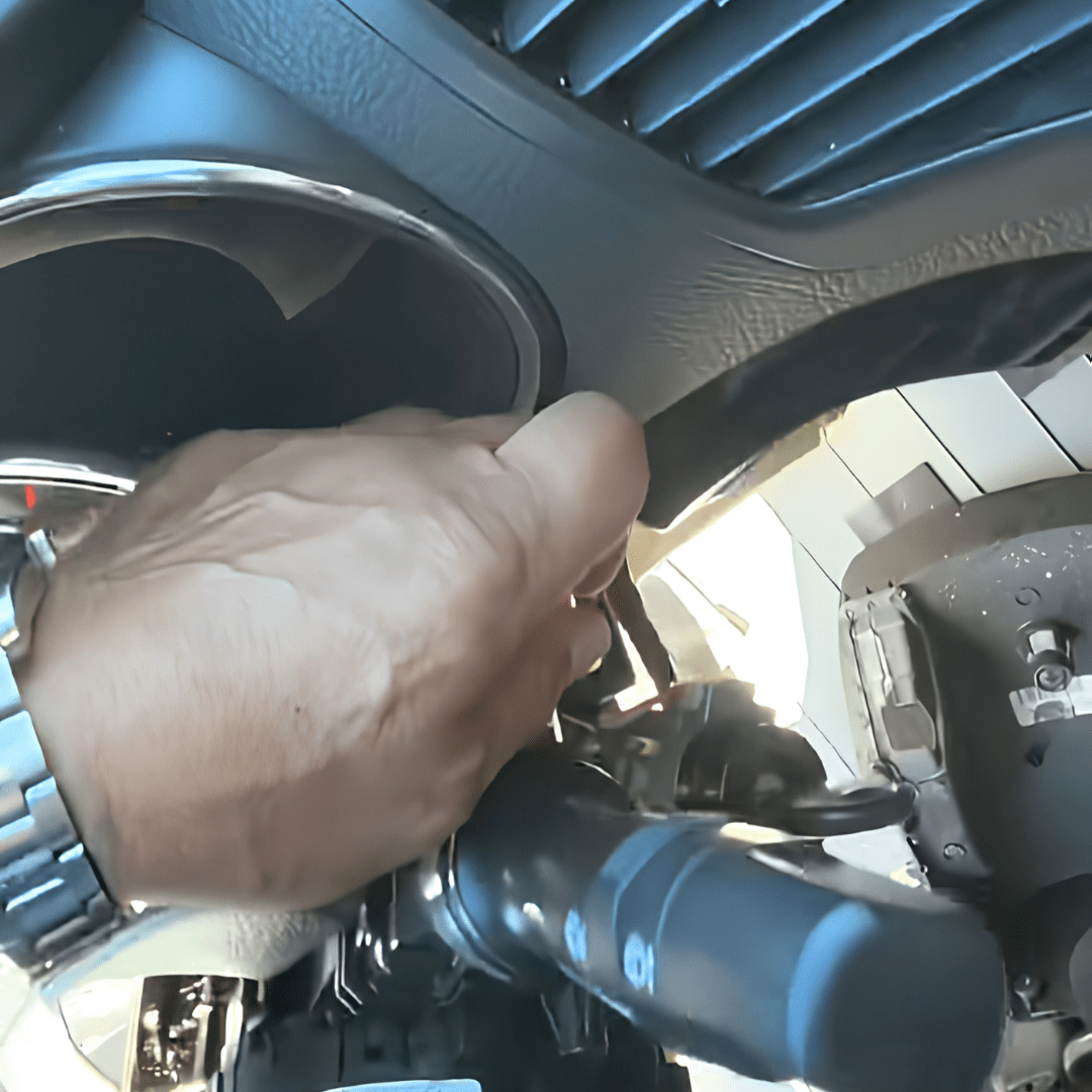 The Retaining Pin on a 2013 Kia Sorento Is on Top | Locksmith Chronicles — Jacksonville