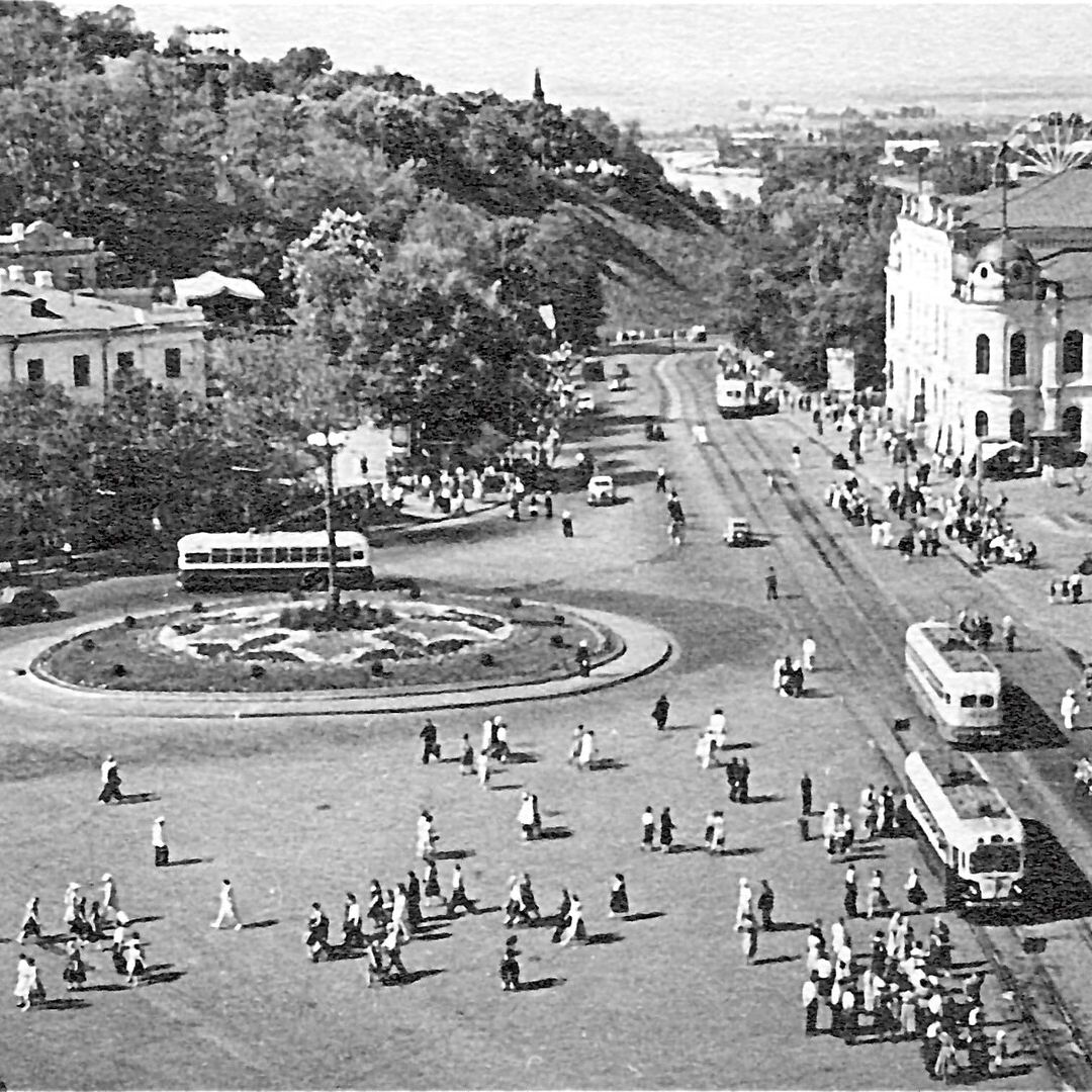 Київ. Такий вигляд мала нинішня Європейська площа в 1950-х роках. Фото Андрія Левченка poster image