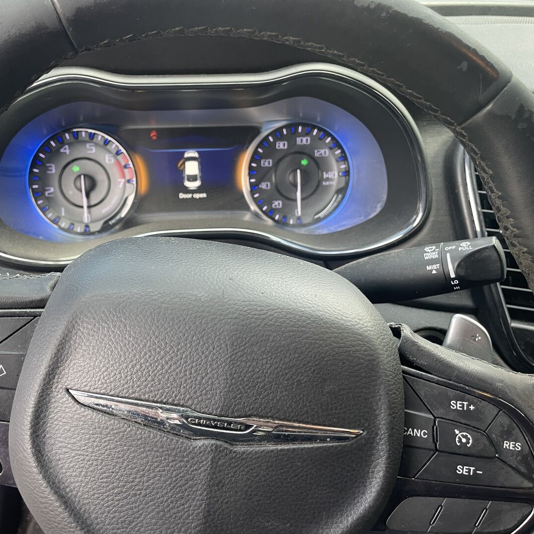 Хроники медвежатника: секреты программирования смарт ключа на Chrysler 200, 2015. Jacksonville, Fl poster image