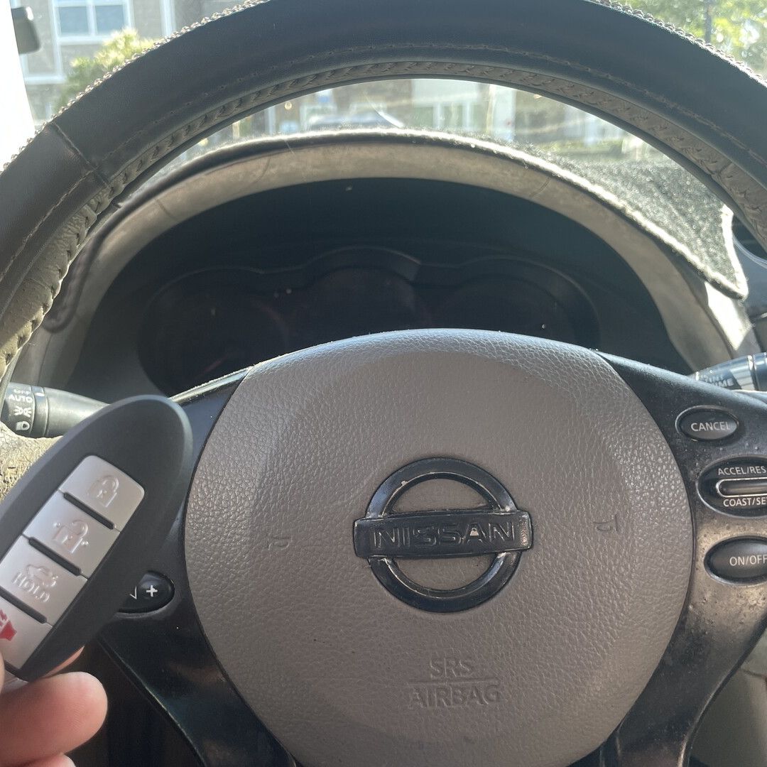 New smart key 4 buttons for Nissan Altima 2008. Hillard, Fl