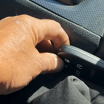 Smart Key Programming Location on a 2016 Chrysler 300. Locksmith Chronicles