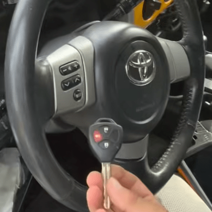 Додавання remote до Toyota FJ Cruiser 2007. Хроніки майстра із замків