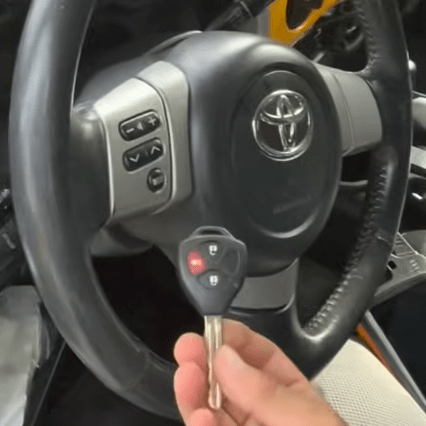 Adding a Remote to a 2007 Toyota FJ Cruiser. Locksmith Chronicles