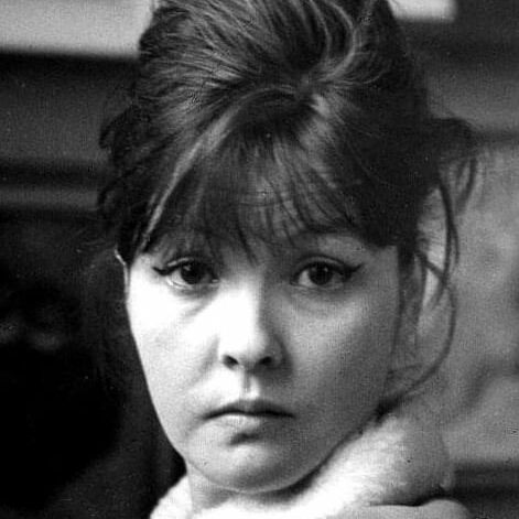 Весной, весной, в ее начале, я опечалившись жила. Белла Ахмадулина