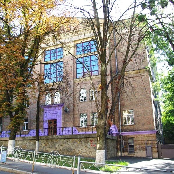 Середня школа № 30, що на вул.Тарасівській, 11. Київ