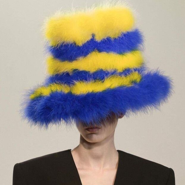 Грузинский бренд Keburia создал стильные сине-желтые шляпы в знак поддержки украинцев