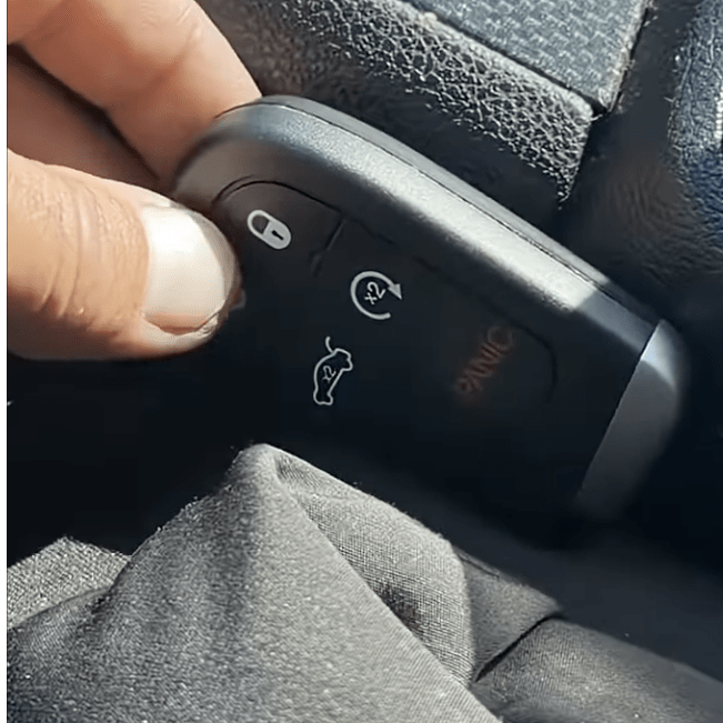 "Слот" для смарт ключа на Chrysler 300, 2015. Хроники Медвежатника