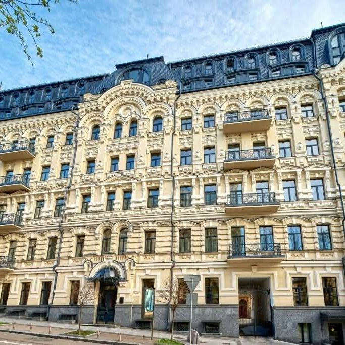 Оксана Денисова.Сегодня ночью после российского обстрела горел дом на бульваре Шевченко, 4.