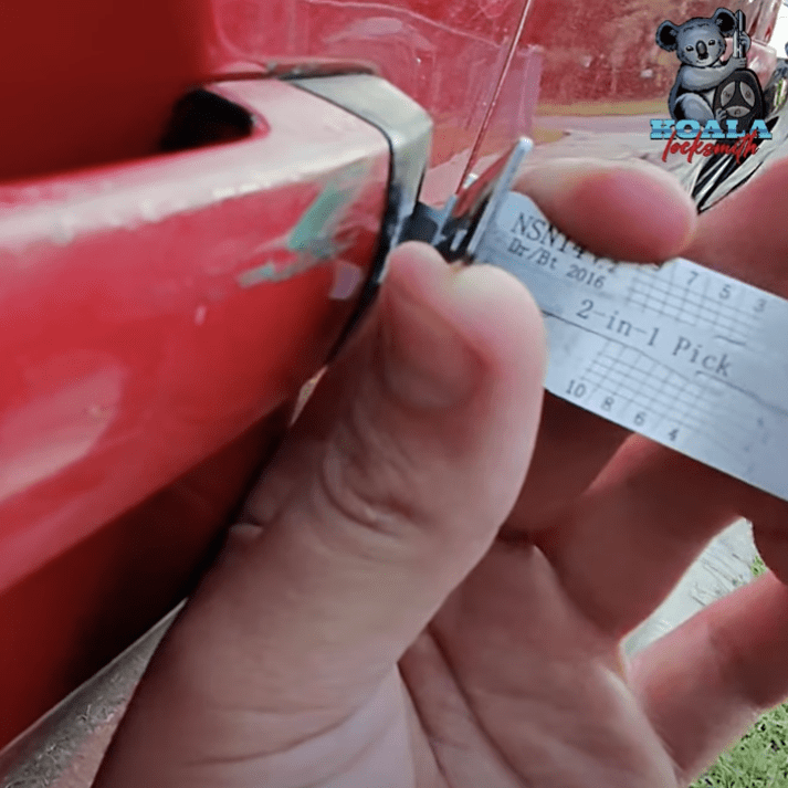 Koala Locksmith:https: Восстановление ключа для Nissan Versa при отсутствии питания на OBD poster image