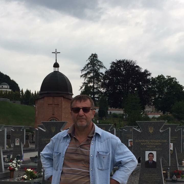 На Лычаковском кладбище Львова