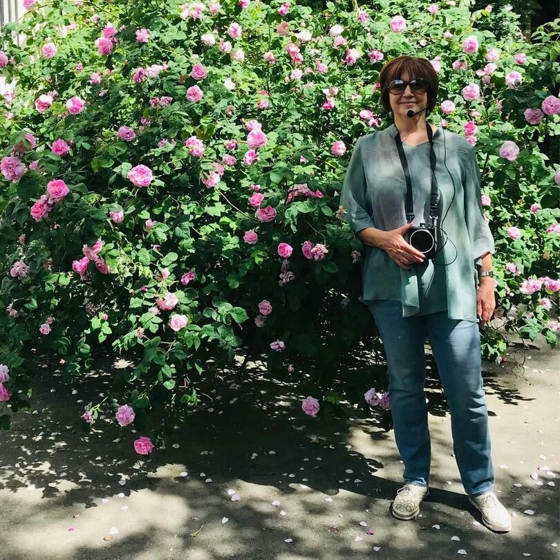 Оксана Денисова. Вчера провела еще одну свою новую экскурсию «Прогулка около Владимирского собора»!  poster image