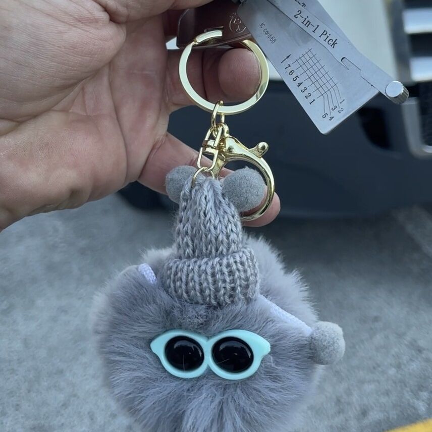 Добавление ключа на Freightliner 2019. Jacksonville, Fl poster image