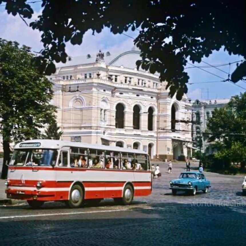 Київ. 1975 рік. На вулиці Володимирській poster image