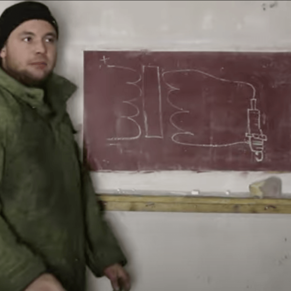 №8  Бешеный электрик. урок 8 откуда искра на свечах? повышающий трансформатор