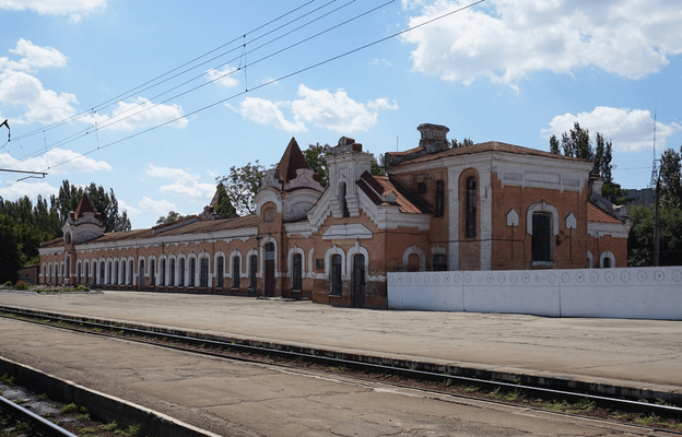 Железнодорожный вокзал станции "Александровск"